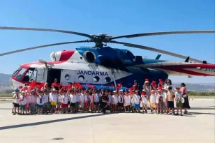 Anaokulu Öğrencileri Jandarma ve Helikopterleri Tanıdı