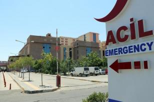 Uyuyan çocuklarını bıçaklayıp kendini ağır yaraladı