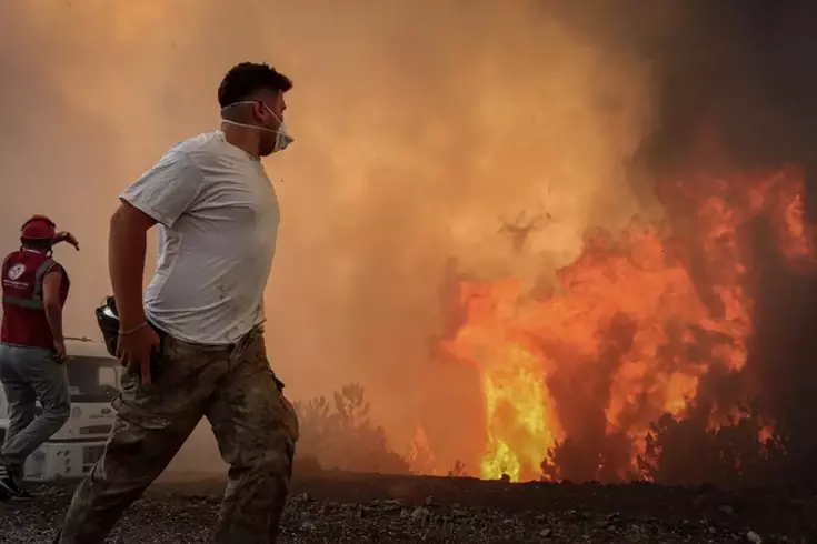 Bursa’da havai fişek atarak yangına sebep olan 4 kişi yakalandı
