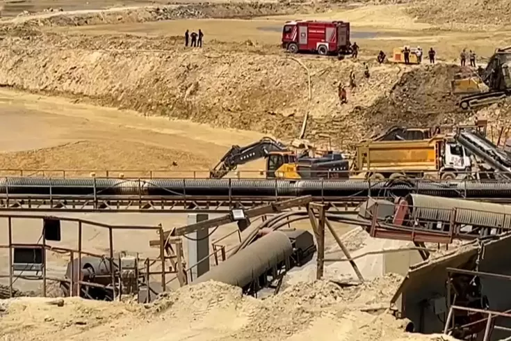 Çatalca’da kum ocağında göçük: 2 işçi balçık içinde kaldı